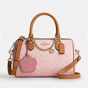 Coach medium Rowan in powder pink